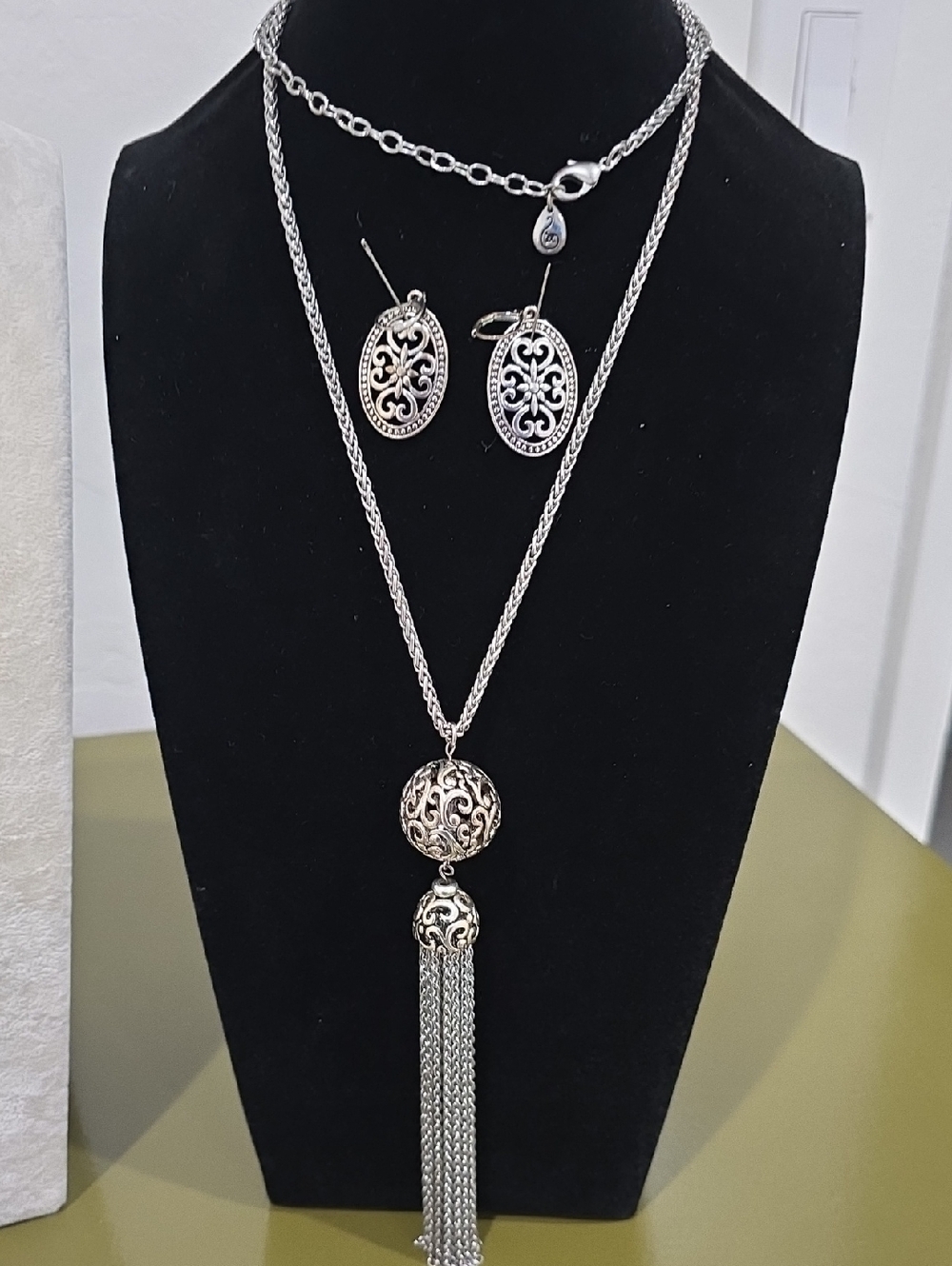 Elegant Silver Tassel Necklace and Earring Set